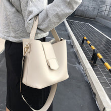 Load image into Gallery viewer, Designer Snake Pattern Wide Shoulder Strap Women Handbag Soft Leather Bucket Bag Casual  Shoulder Messenger Bag Composite Bag